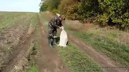 Охотники спасают собаку